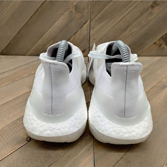 Adidas UltraBoost 22‎ Triple White Running Shoes Womens Size 7.5 White Sneakers - Picture 5 of 9